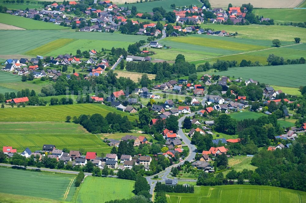 Luftbild Harkemissen - Ortsansicht am Rande von landwirtschaftlichen Feldern in Harkemissen im Bundesland Nordrhein-Westfalen, Deutschland