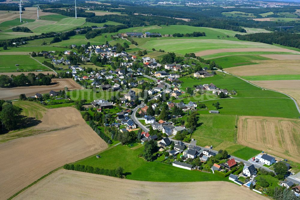 Hartmannsgrün von oben - Ortsansicht am Rande von landwirtschaftlichen Feldern in Hartmannsgrün im Bundesland Sachsen, Deutschland