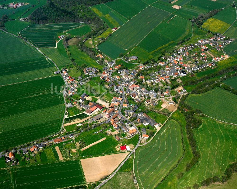 Hattendorf von oben - Ortsansicht am Rande von landwirtschaftlichen Feldern in Hattendorf im Bundesland Hessen, Deutschland