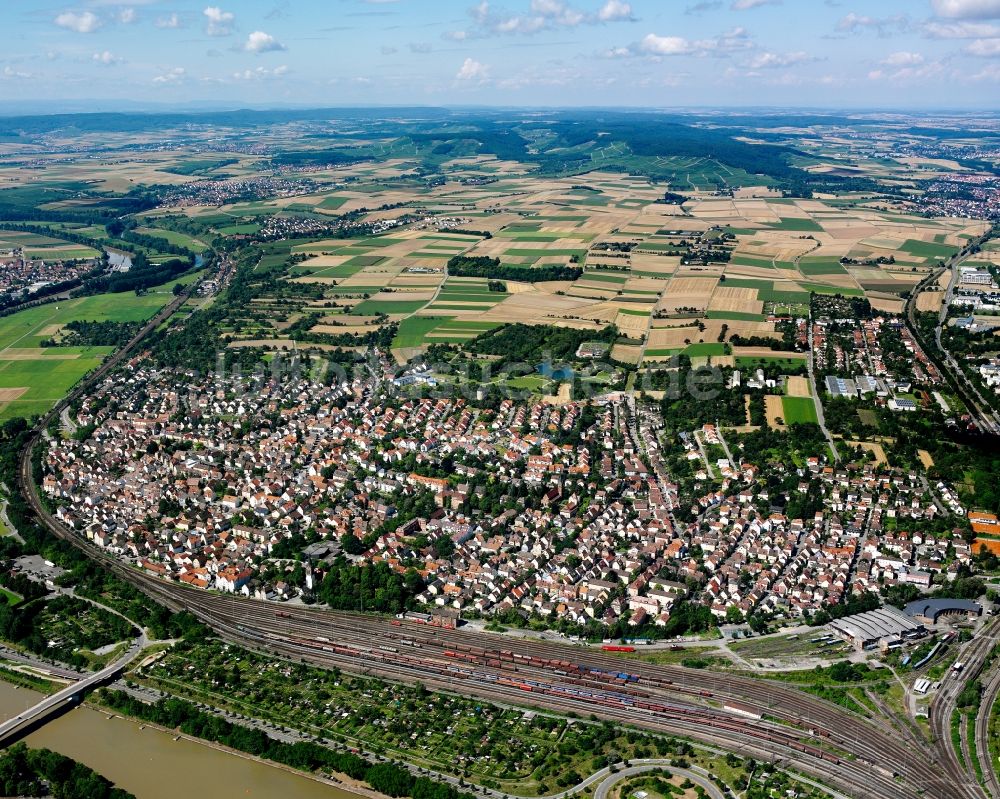 Heilbronn aus der Vogelperspektive: Ortsansicht am Rande von landwirtschaftlichen Feldern in Heilbronn im Bundesland Baden-Württemberg, Deutschland