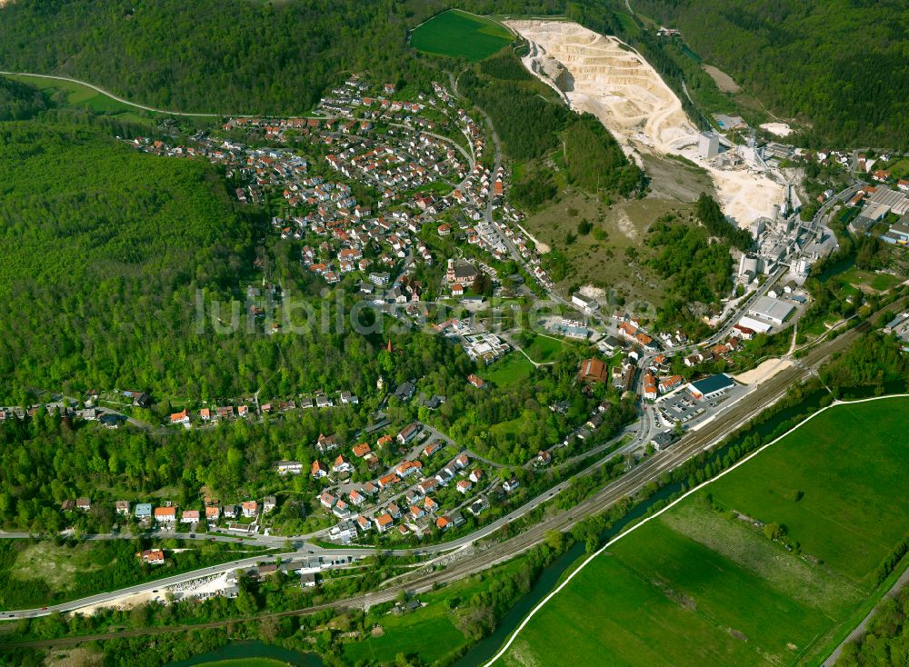 Herrlingen aus der Vogelperspektive: Ortsansicht am Rande von landwirtschaftlichen Feldern in Herrlingen im Bundesland Baden-Württemberg, Deutschland