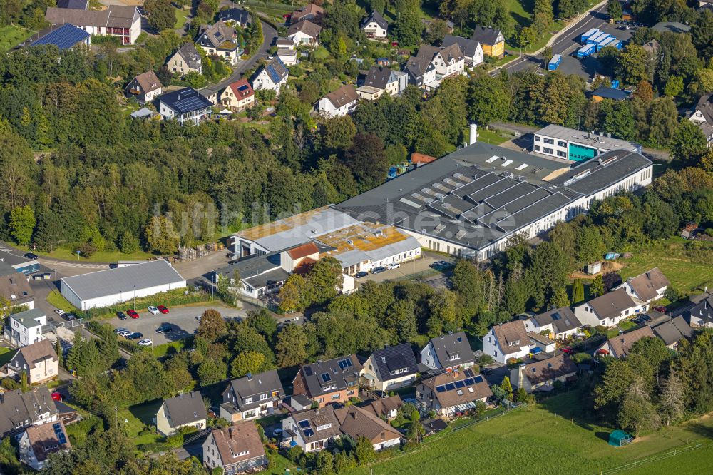 Luftbild Hilchenbach - Ortsansicht am Rande von landwirtschaftlichen Feldern in Hilchenbach im Bundesland Nordrhein-Westfalen, Deutschland