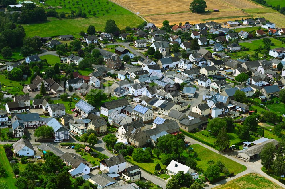 Himmighofen von oben - Ortsansicht am Rande von landwirtschaftlichen Feldern in Himmighofen im Bundesland Rheinland-Pfalz, Deutschland