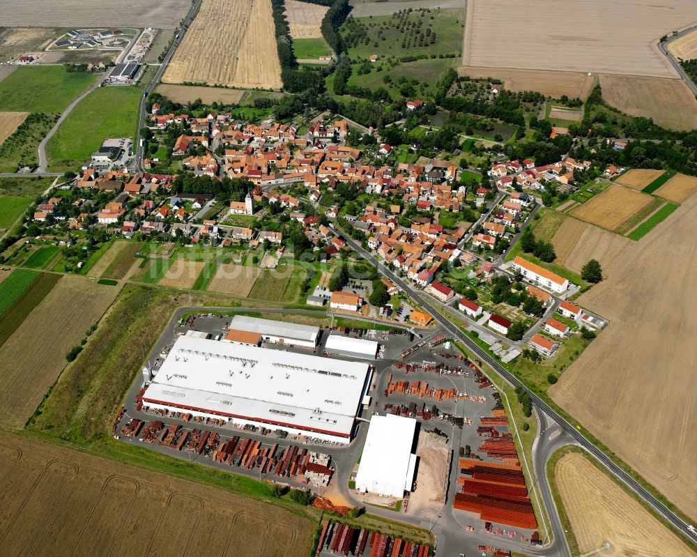 Höngeda von oben - Ortsansicht am Rande von landwirtschaftlichen Feldern in Höngeda im Bundesland Thüringen, Deutschland