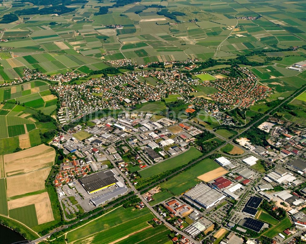 Luftbild Hofstetten - Ortsansicht am Rande von landwirtschaftlichen Feldern in Hofstetten im Bundesland Bayern, Deutschland