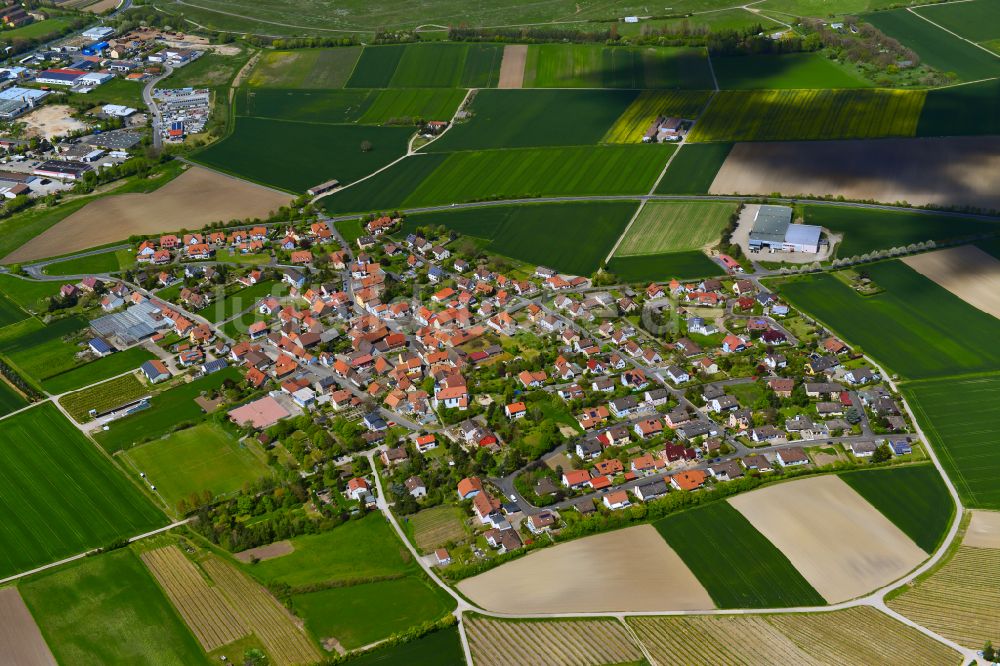 Luftaufnahme Hoheim - Ortsansicht am Rande von landwirtschaftlichen Feldern in Hoheim im Bundesland Bayern, Deutschland