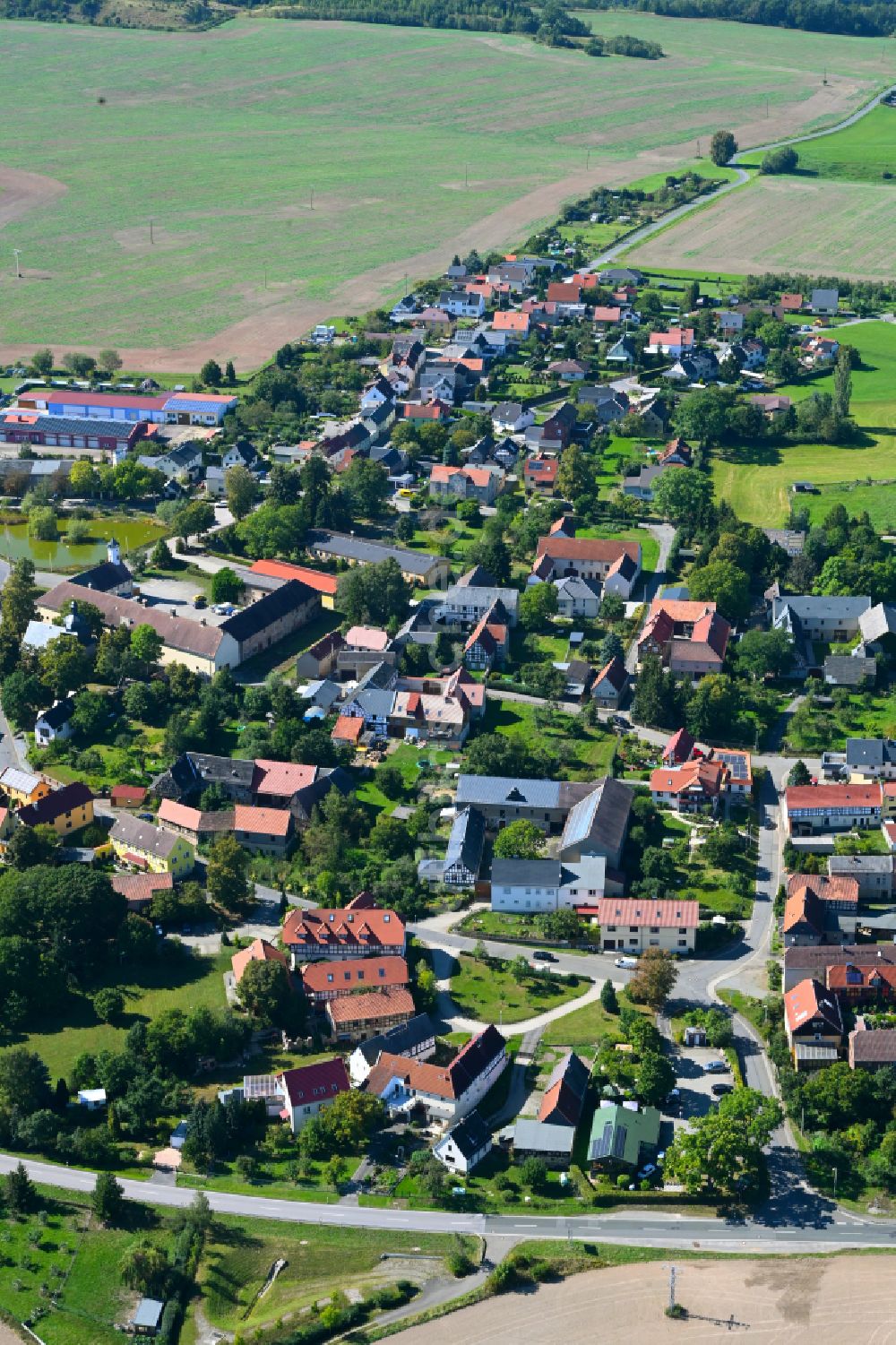 Luftbild Hohenölsen - Ortsansicht am Rande von landwirtschaftlichen Feldern in Hohenölsen im Bundesland Thüringen, Deutschland