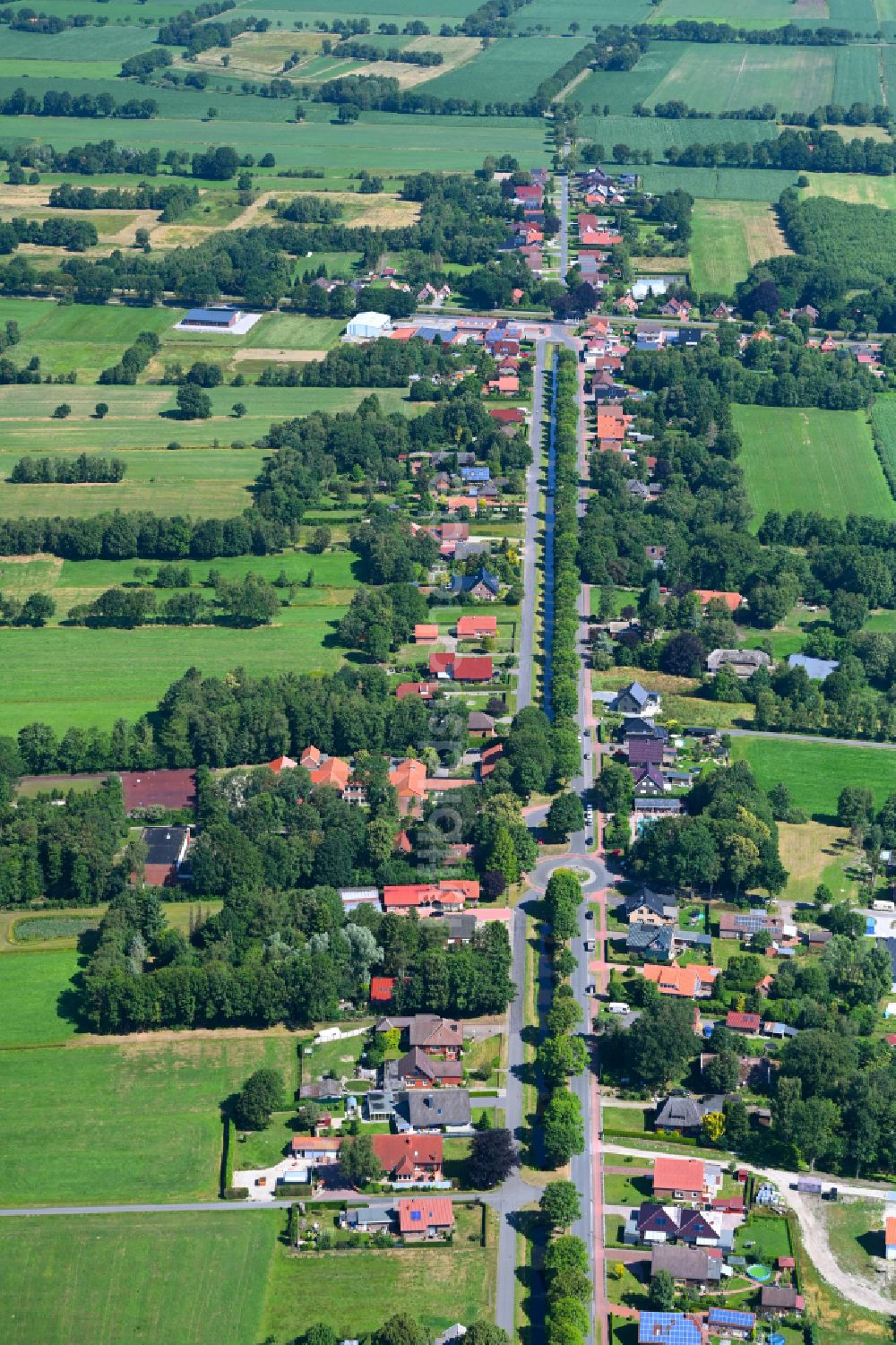 Holtermoor aus der Vogelperspektive: Ortsansicht am Rande von landwirtschaftlichen Feldern in Holtermoor im Bundesland Niedersachsen, Deutschland