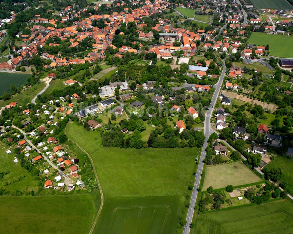 Luftbild Hornburg - Ortsansicht am Rande von landwirtschaftlichen Feldern in Hornburg im Bundesland Niedersachsen, Deutschland