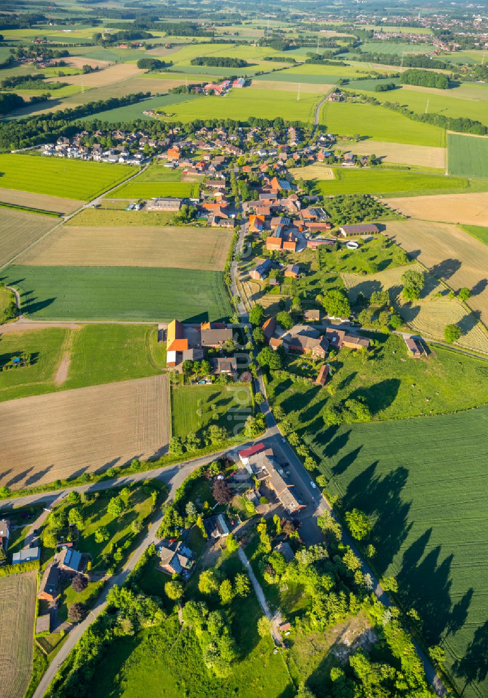 Horst von oben - Ortsansicht am Rande von landwirtschaftlichen Feldern in Horst im Bundesland Nordrhein-Westfalen, Deutschland