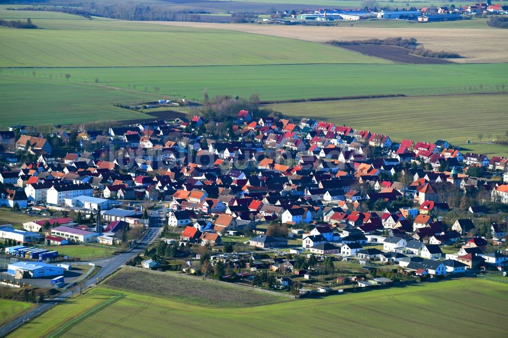 Hüpstedt von oben - Ortsansicht am Rande von landwirtschaftlichen Feldern in Hüpstedt im Bundesland Thüringen, Deutschland