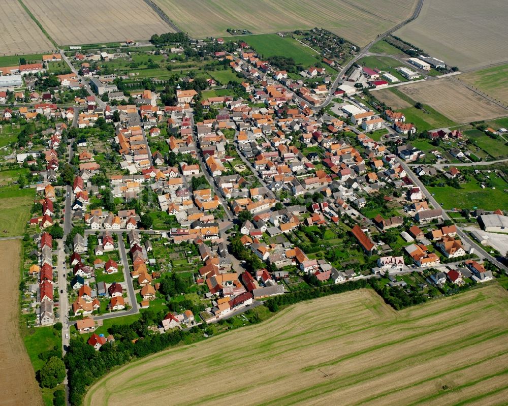 Hüpstedt von oben - Ortsansicht am Rande von landwirtschaftlichen Feldern in Hüpstedt im Bundesland Thüringen, Deutschland