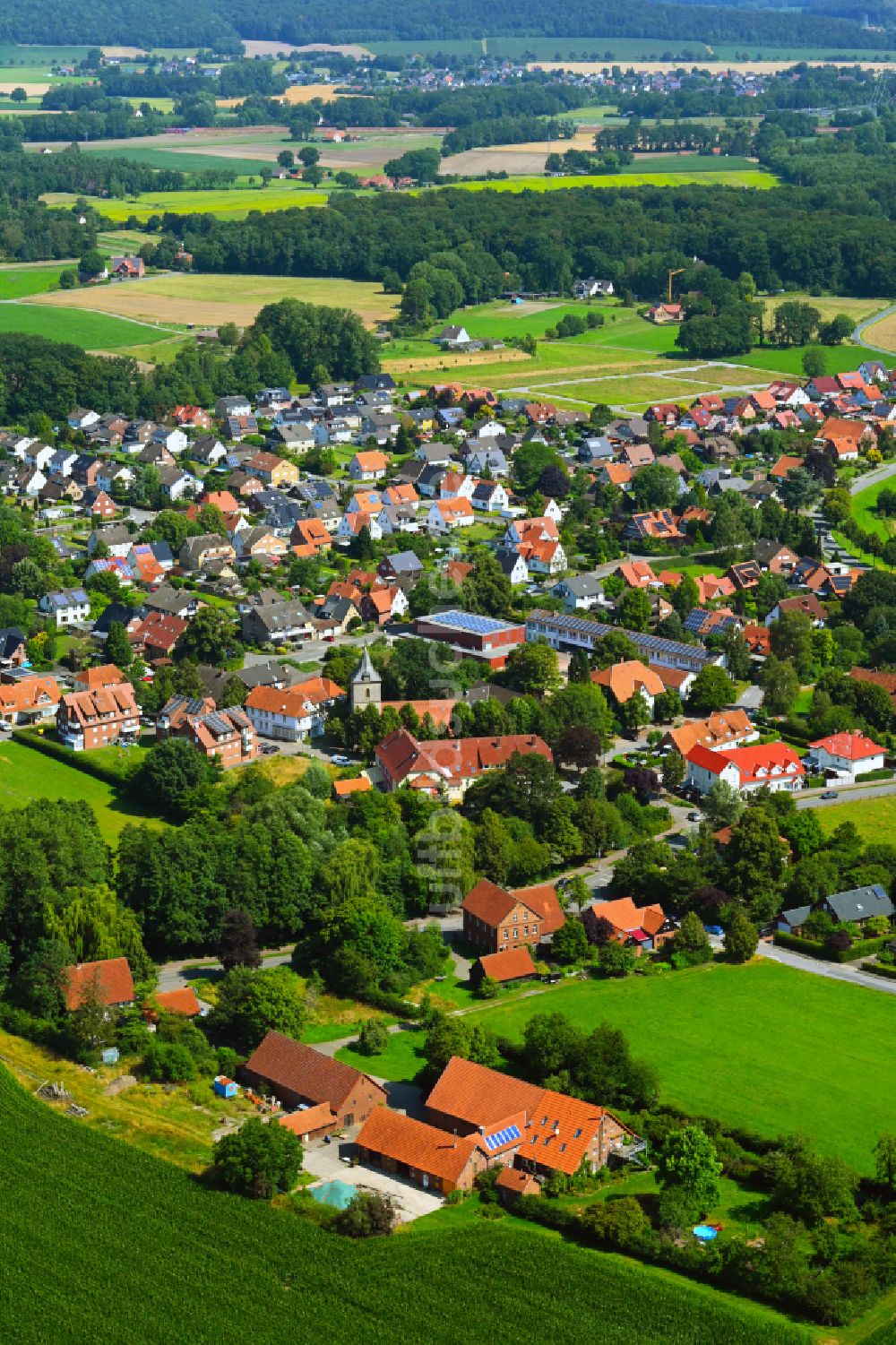 Luftaufnahme Hörste - Ortsansicht am Rande von landwirtschaftlichen Feldern in Hörste im Bundesland Nordrhein-Westfalen, Deutschland