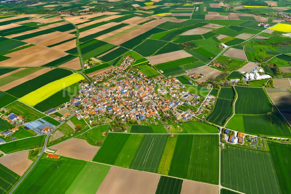 Hüttenheim von oben - Ortsansicht am Rande von landwirtschaftlichen Feldern in Hüttenheim im Bundesland Bayern, Deutschland