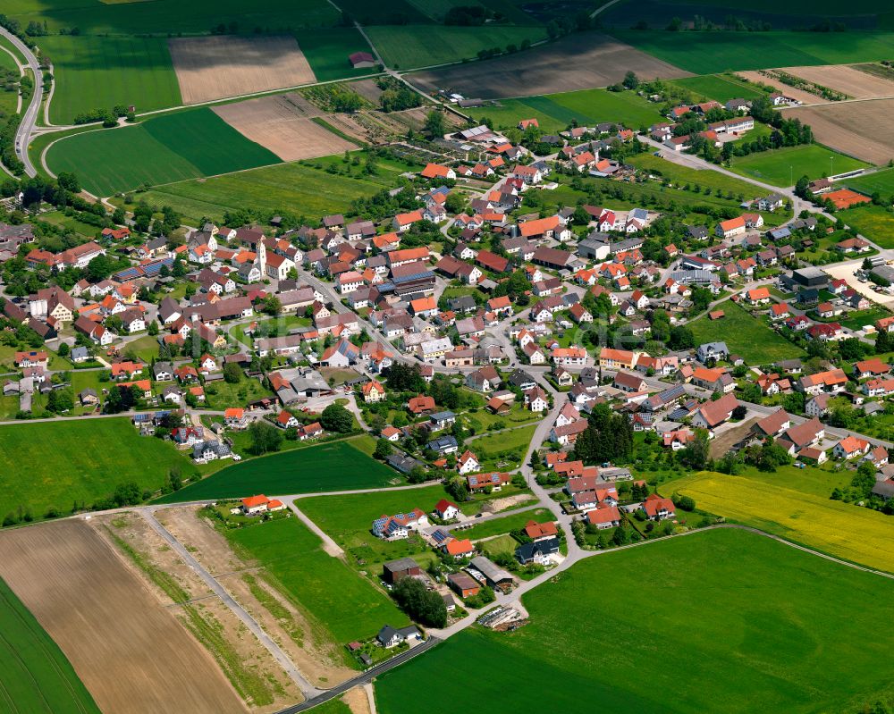 Luftbild Ingerkingen - Ortsansicht am Rande von landwirtschaftlichen Feldern in Ingerkingen im Bundesland Baden-Württemberg, Deutschland