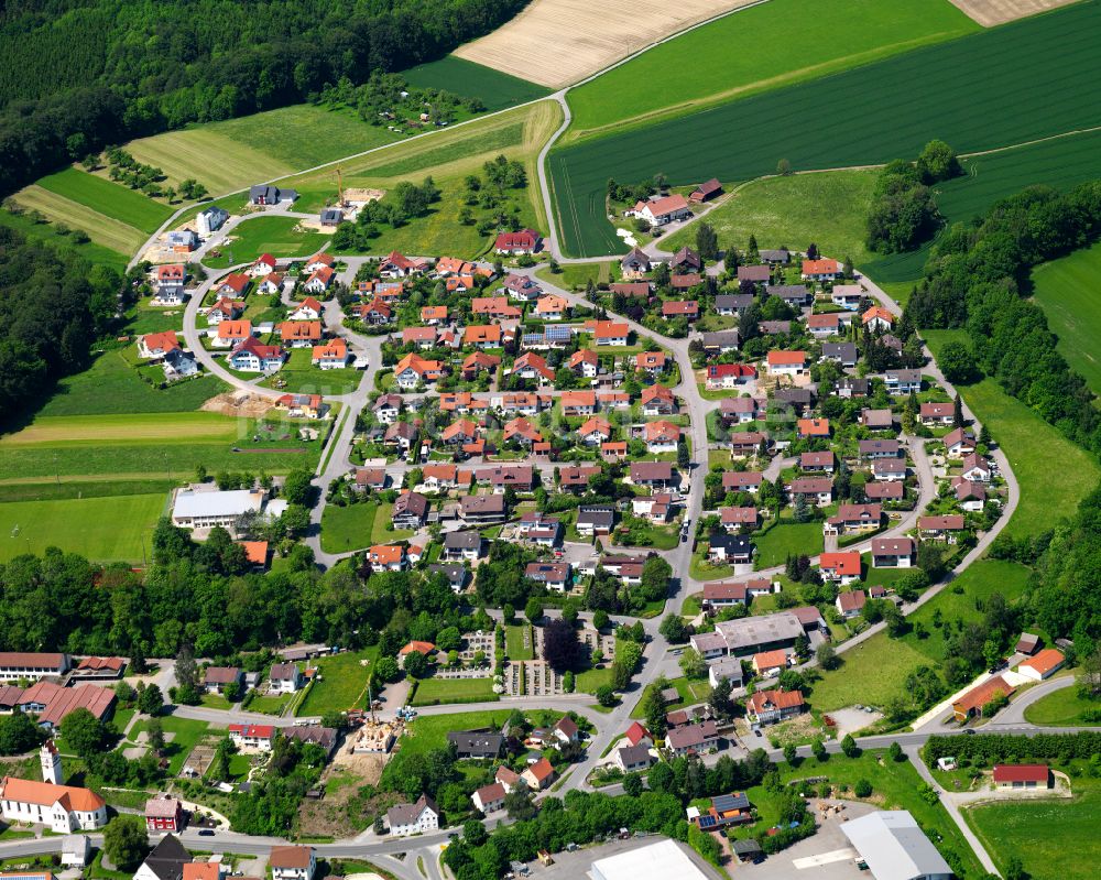 Luftaufnahme Ingoldingen - Ortsansicht am Rande von landwirtschaftlichen Feldern in Ingoldingen im Bundesland Baden-Württemberg, Deutschland