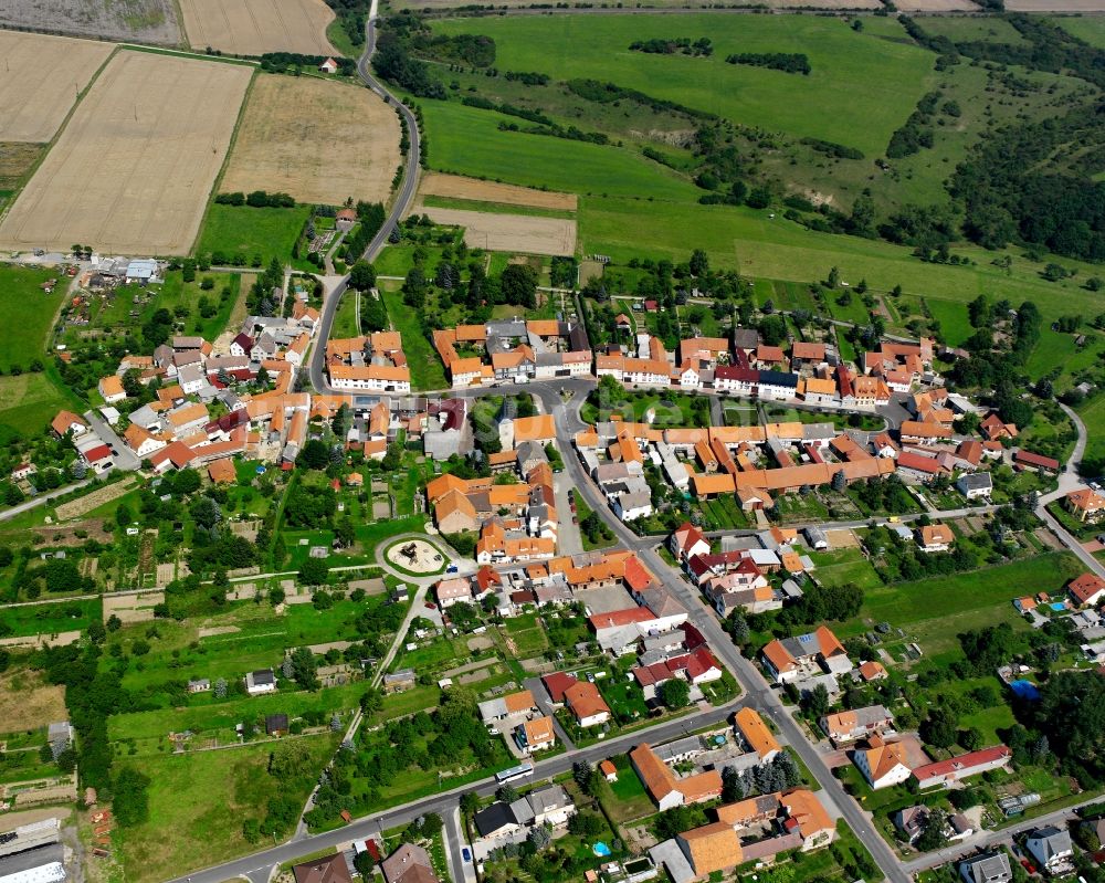 Kaisershagen aus der Vogelperspektive: Ortsansicht am Rande von landwirtschaftlichen Feldern in Kaisershagen im Bundesland Thüringen, Deutschland