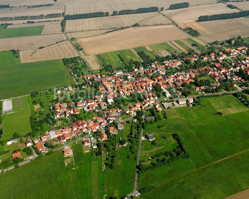 Luftaufnahme Kammerforst - Ortsansicht am Rande von landwirtschaftlichen Feldern in Kammerforst im Bundesland Thüringen, Deutschland