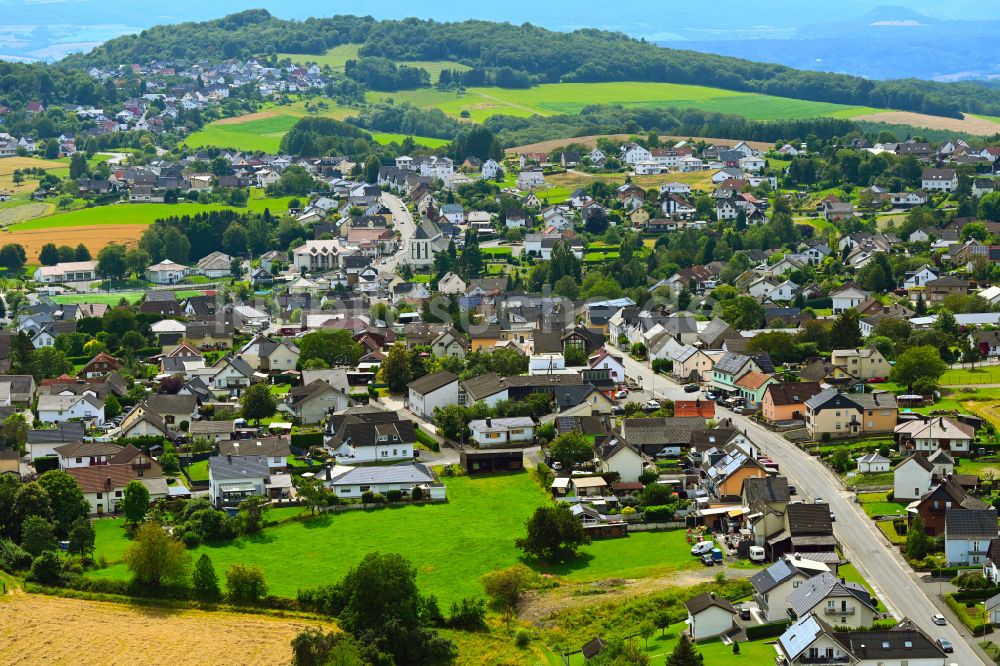 Luftbild St. Katharinen - Ortsansicht am Rande von landwirtschaftlichen Feldern in St. Katharinen im Bundesland Rheinland-Pfalz, Deutschland