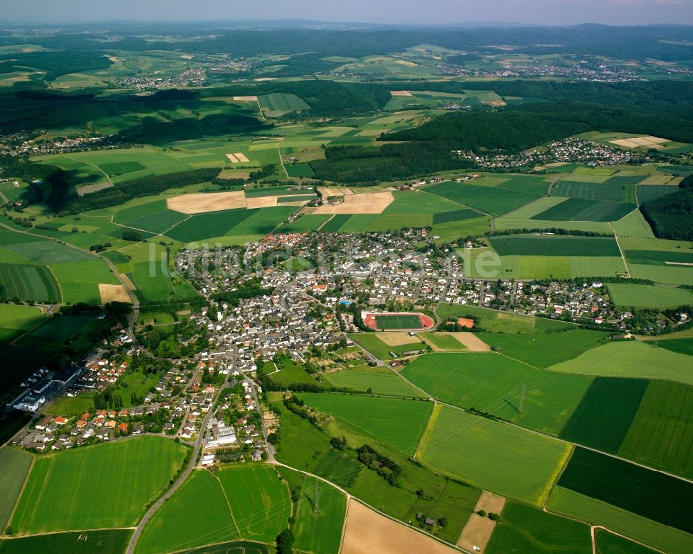 Kirberg aus der Vogelperspektive: Ortsansicht am Rande von landwirtschaftlichen Feldern in Kirberg im Bundesland Hessen, Deutschland