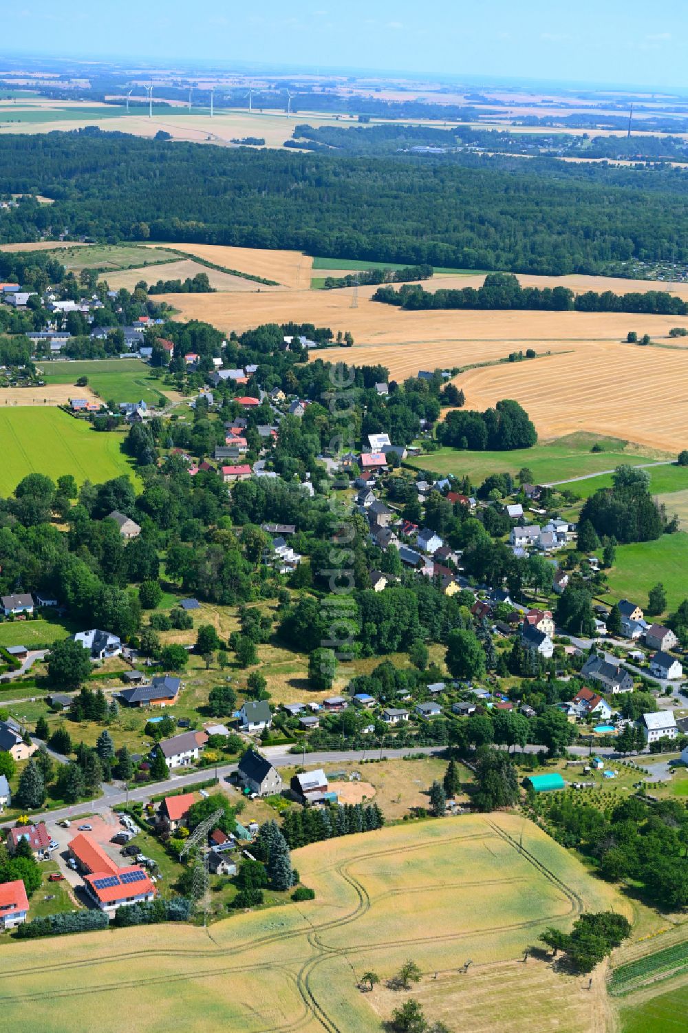 Luftbild Kleinwaltersdorf - Ortsansicht am Rande von landwirtschaftlichen Feldern in Kleinwaltersdorf im Bundesland Sachsen, Deutschland