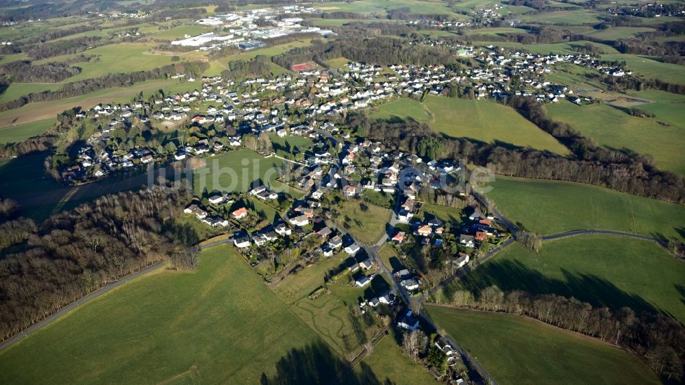 Kölsch-Büllesbach von oben - Ortsansicht am Rande von landwirtschaftlichen Feldern in Kölsch-Büllesbach im Bundesland Rheinland-Pfalz, Deutschland