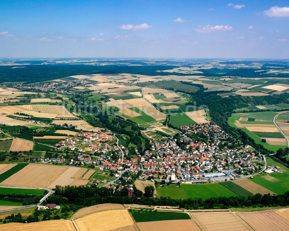 Luftbild Kochersteinsfeld - Ortsansicht am Rande von landwirtschaftlichen Feldern in Kochersteinsfeld im Bundesland Baden-Württemberg, Deutschland