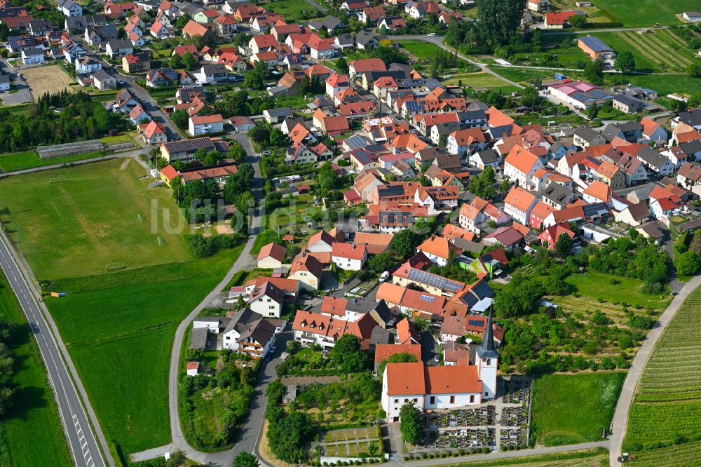 Luftaufnahme Kolitzheim - Ortsansicht am Rande von landwirtschaftlichen Feldern in Kolitzheim im Bundesland Bayern, Deutschland