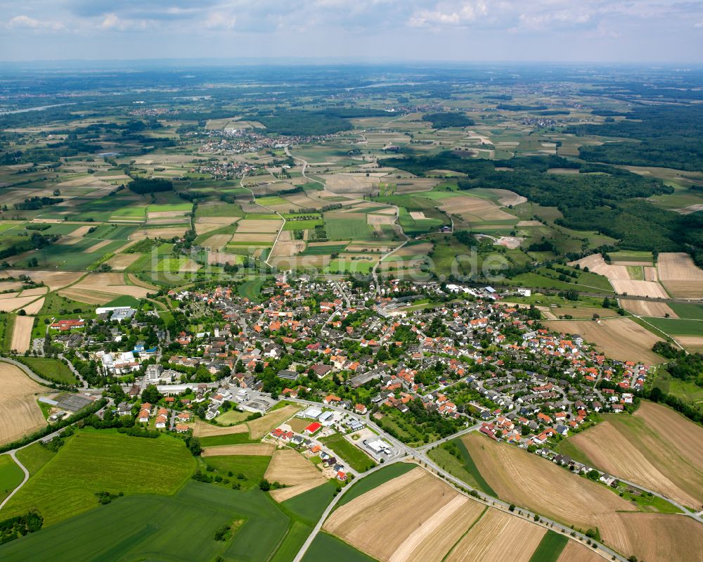 Kork aus der Vogelperspektive: Ortsansicht am Rande von landwirtschaftlichen Feldern in Kork im Bundesland Baden-Württemberg, Deutschland