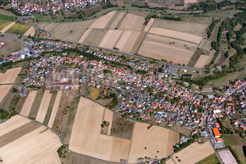 Luftbild Kredenbach - Ortsansicht am Rande von landwirtschaftlichen Feldern in Kredenbach im Bundesland Bayern, Deutschland