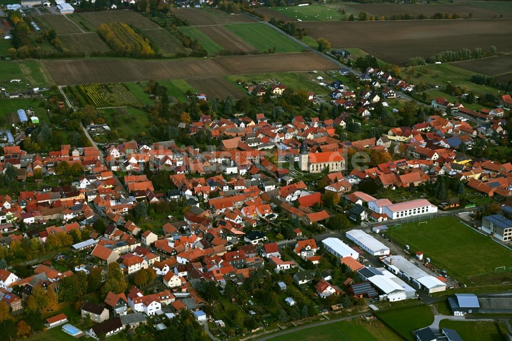 Langula von oben - Ortsansicht am Rande von landwirtschaftlichen Feldern in Langula im Bundesland Thüringen, Deutschland