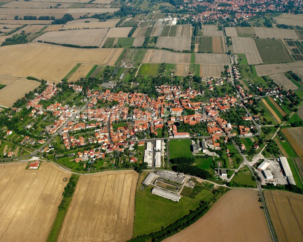 Langula von oben - Ortsansicht am Rande von landwirtschaftlichen Feldern in Langula im Bundesland Thüringen, Deutschland