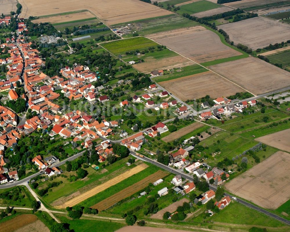 Langula aus der Vogelperspektive: Ortsansicht am Rande von landwirtschaftlichen Feldern in Langula im Bundesland Thüringen, Deutschland