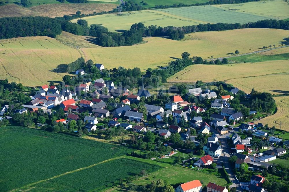 Luftbild Lastau - Ortsansicht am Rande von landwirtschaftlichen Feldern in Lastau im Bundesland Sachsen, Deutschland