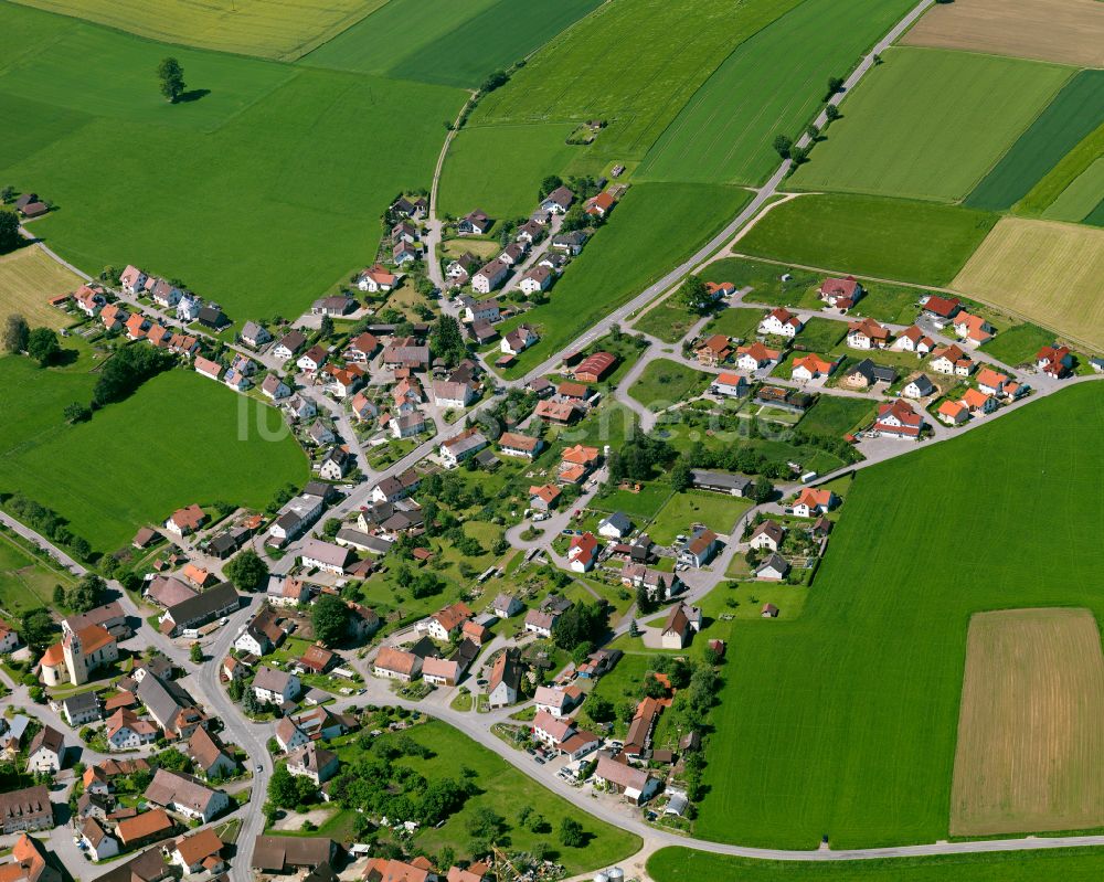 Luftbild Laupertshausen - Ortsansicht am Rande von landwirtschaftlichen Feldern in Laupertshausen im Bundesland Baden-Württemberg, Deutschland