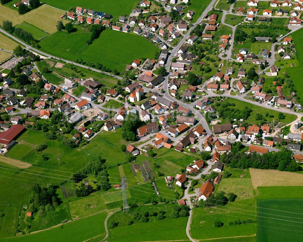 Luftaufnahme Laupertshausen - Ortsansicht am Rande von landwirtschaftlichen Feldern in Laupertshausen im Bundesland Baden-Württemberg, Deutschland