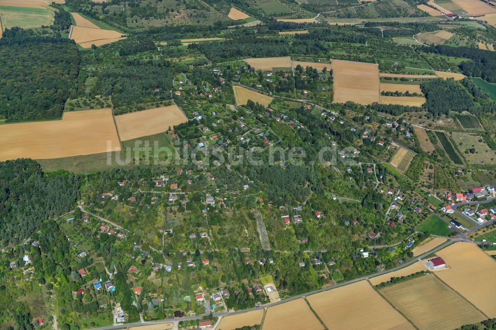 Luftaufnahme Leinach - Ortsansicht am Rande von landwirtschaftlichen Feldern in Leinach im Bundesland Bayern, Deutschland