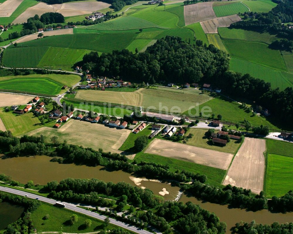 Luftaufnahme Leithen - Ortsansicht am Rande von landwirtschaftlichen Feldern in Leithen im Bundesland Bayern, Deutschland