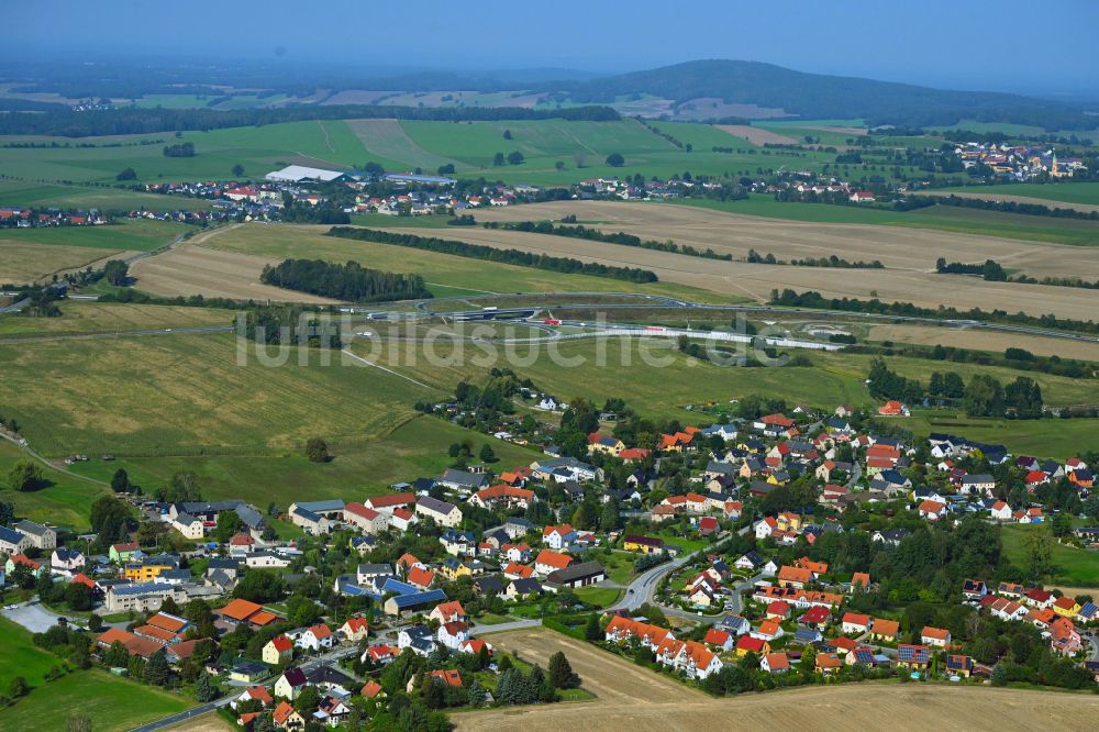 Luftbild Leppersdorf - Ortsansicht am Rande von landwirtschaftlichen Feldern in Leppersdorf im Bundesland Sachsen, Deutschland