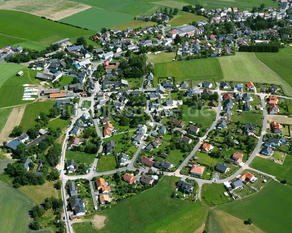 Luftaufnahme Leupoldsgrün - Ortsansicht am Rande von landwirtschaftlichen Feldern in Leupoldsgrün im Bundesland Bayern, Deutschland