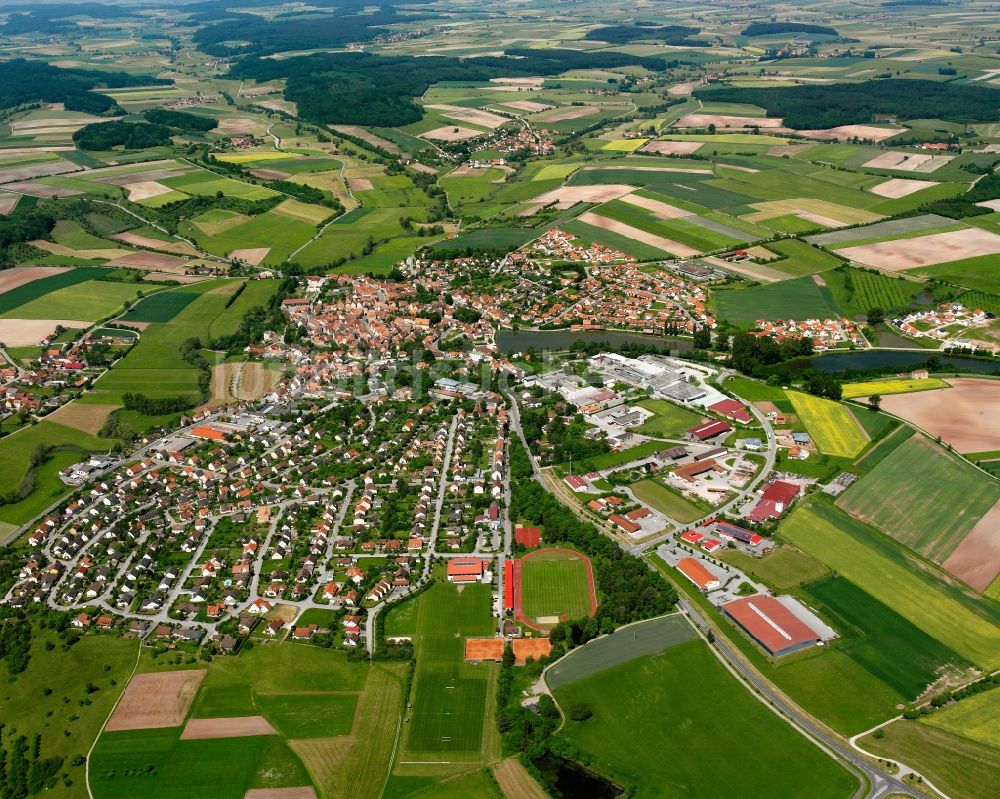 Luftbild Leutershausen - Ortsansicht am Rande von landwirtschaftlichen Feldern in Leutershausen im Bundesland Bayern, Deutschland