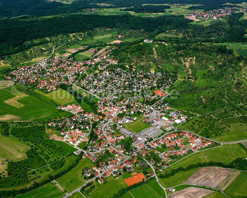 Luftaufnahme Lippoldsweiler - Ortsansicht am Rande von landwirtschaftlichen Feldern in Lippoldsweiler im Bundesland Baden-Württemberg, Deutschland