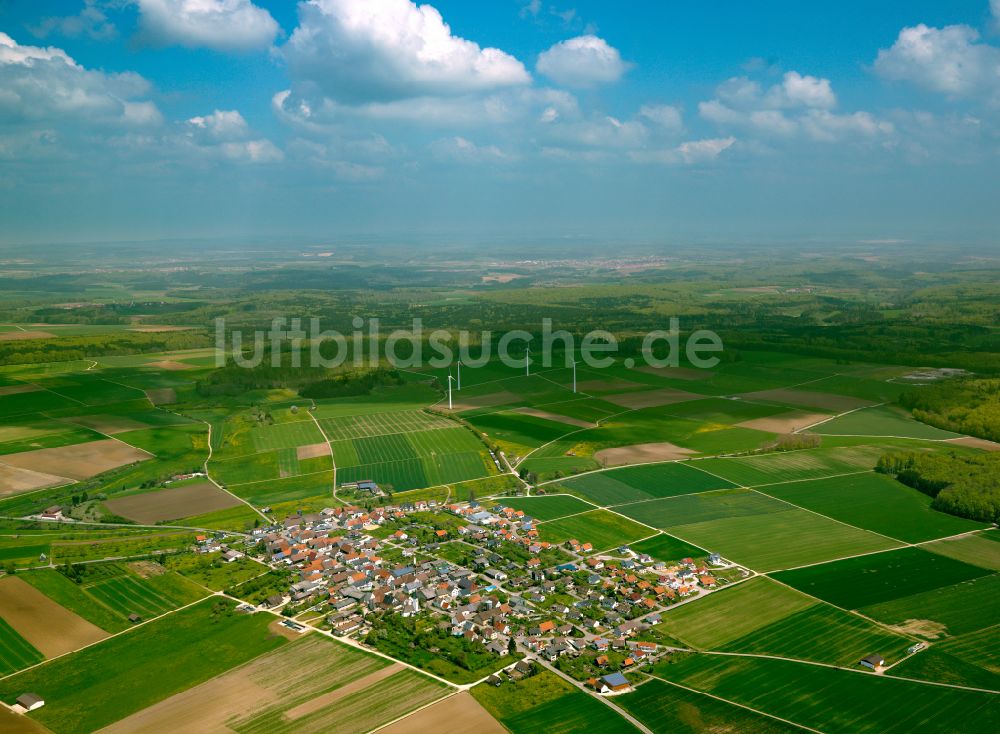 Luftaufnahme Lonsee - Ortsansicht am Rande von landwirtschaftlichen Feldern in Lonsee im Bundesland Baden-Württemberg, Deutschland