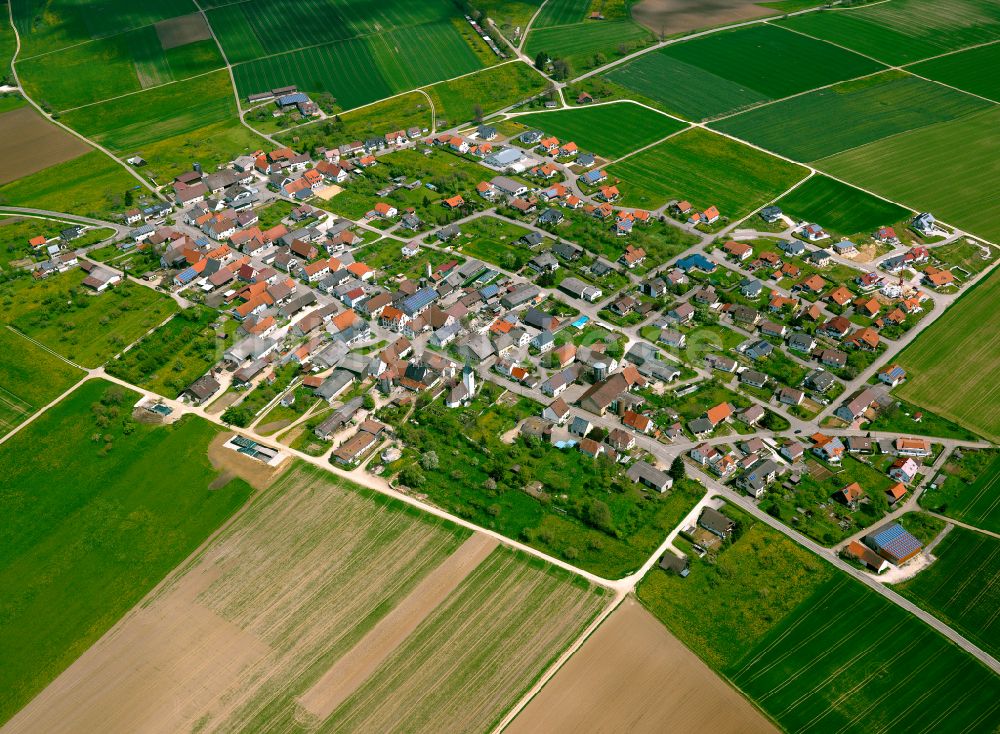 Luftaufnahme Lonsee - Ortsansicht am Rande von landwirtschaftlichen Feldern in Lonsee im Bundesland Baden-Württemberg, Deutschland