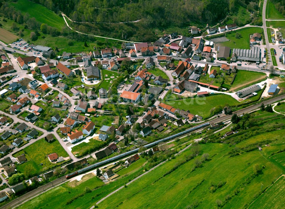 Luftbild Lonsee - Ortsansicht am Rande von landwirtschaftlichen Feldern in Lonsee im Bundesland Baden-Württemberg, Deutschland