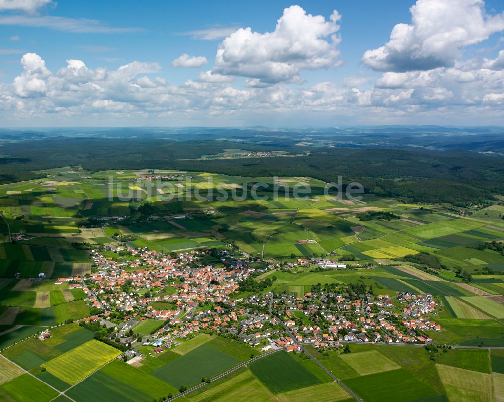 Luftbild Maar - Ortsansicht am Rande von landwirtschaftlichen Feldern in Maar im Bundesland Hessen, Deutschland