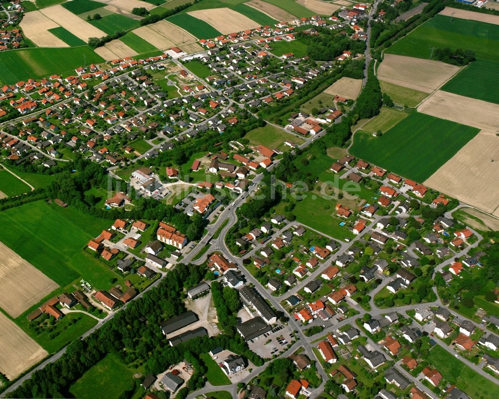 Machendorf von oben - Ortsansicht am Rande von landwirtschaftlichen Feldern in Machendorf im Bundesland Bayern, Deutschland