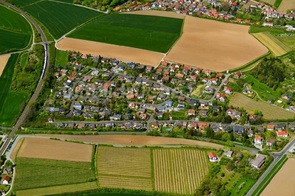 Luftbild Mainstockheim - Ortsansicht am Rande von landwirtschaftlichen Feldern in Mainstockheim im Bundesland Bayern, Deutschland