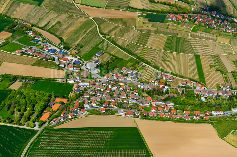 Luftaufnahme Mainstockheim - Ortsansicht am Rande von landwirtschaftlichen Feldern in Mainstockheim im Bundesland Bayern, Deutschland