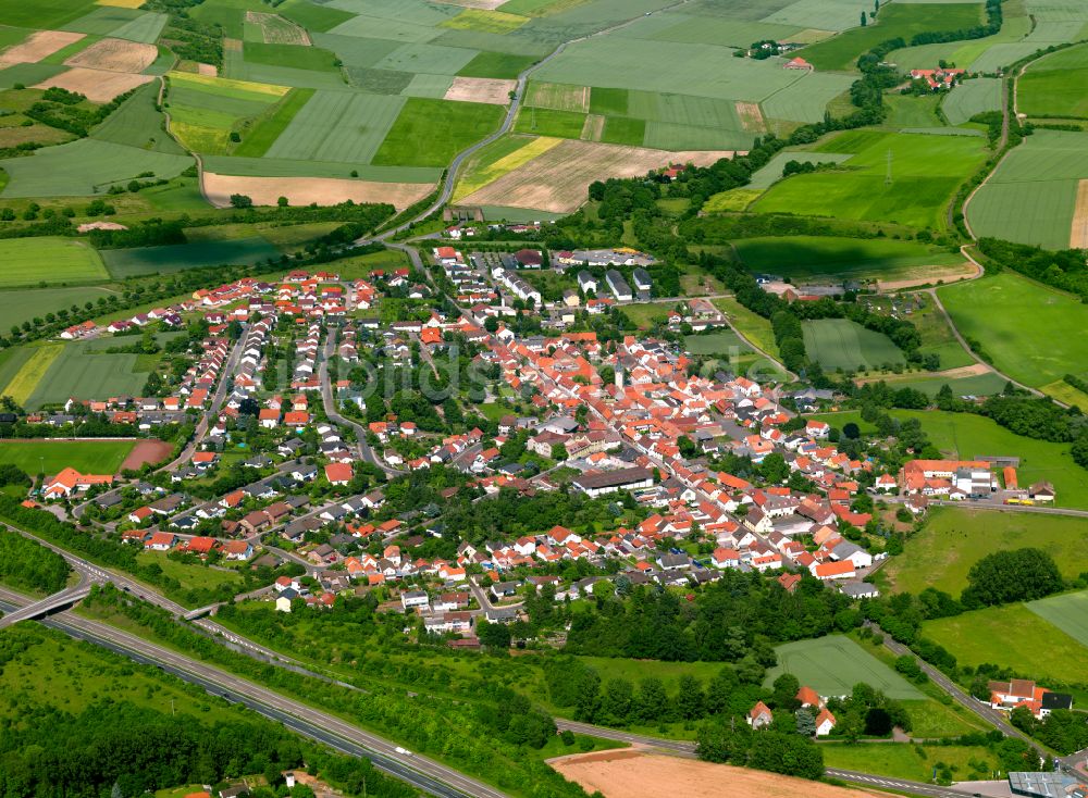 Luftbild Marnheim - Ortsansicht am Rande von landwirtschaftlichen Feldern in Marnheim im Bundesland Rheinland-Pfalz, Deutschland